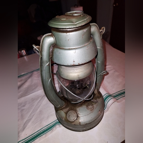 Vintage, Embury No 10, Air Pilot, Kerosene Lantern - {Antique} - Picture 2 of 16